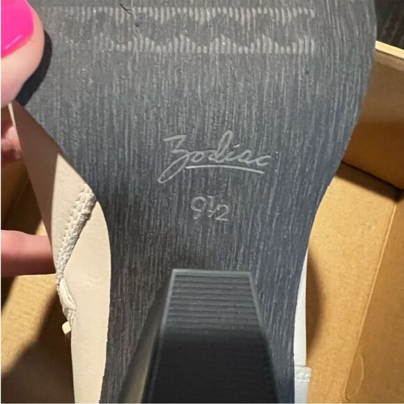 BRAND NEW IN BOX ZODIAC Women's Raylin Toe Cap Western Cowgirl Ankle Bootie 9.5 - Picture 8 of 11